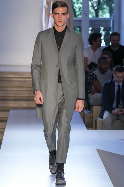 Look 30